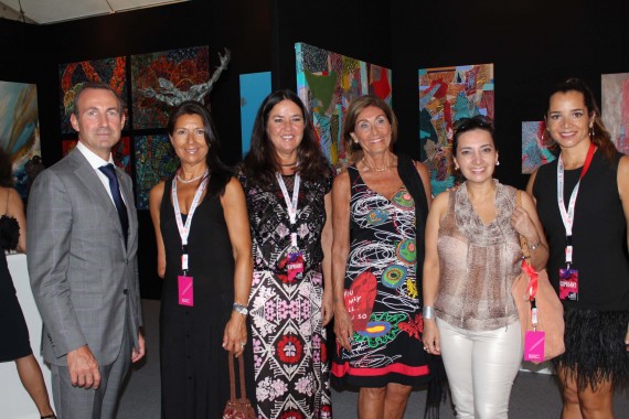 Photo (de gauche à droite) : M. Paolo Tricotti, Consul Honoraire du Chili à Monaco, les artistes chiliennes Paulina Troncoso et Monica Schaeffer, Mme Danièle Biancheri, Consul Honoraire de Monaco au Chili, les Directeurs de Silpa Art Gallery, Jasna Tomasevic et Sara Malinenarich. © 