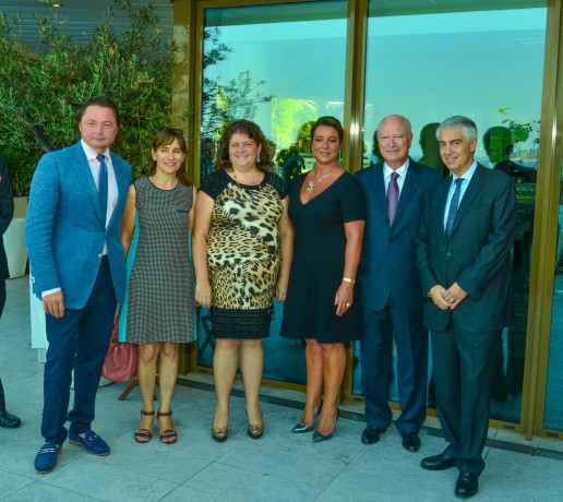 Photo (de gauche à droite) : M. Vladimir Séménikhin, Consul Honoraire du Kazakhstan à Monaco, Mme Sylvie Biancheri, Directrice Générale du Grimaldi Forum, Mme Ekaterina Séménikhina, Consul Général Honoraire de Russie à Monaco, S.E. M. Hadelin de la Tour-du-Pin, Ambassadeur de France à Monaco et Mme, S.E. M. Franck Biancheri, Ministre Plénipotentiaire