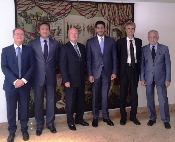 Photo (de gauche à droite) : M. Rodolphe Berlin, Trésorier de l'A.C.H.M et Consul Honoraire de El Salvador à Monaco, M. Marc Lecourt, Vice-Président de l'A.C.H.M et Consul Général Honoraire de Slovénie à Monaco, S.E. M. Hadelin de la Tour-du-Pin, Ambassadeur de France à Monaco, M. Moustapha El-Solh, Président de l'A.C.H.M et Consul Honoraire du Liban à Monaco, M. Jean Lohest, Premier Conseiller de l'Ambassade de France à Monaco et M. Panayotis Touliatos, Secrétaire Général de l'A.C.H.M et Consul Général Honoraire de Grèce à Monaco. © Photo : Thierry Jouan / ACHM
