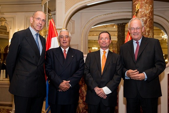 Photo (de gauche à droite) : S.E. M. Everardus Kronenburg, Ambassadeur des Pays-Bas à Monaco, M. Jacques Boisson, Secrétaire d'Etat et représentant S.A.S. le Prince Souverain, M. Arie Van 't Hof, Consul Général Honoraire des Pays-Bas à Monaco et S.E. M. Michel Roger, Ministre d'Etat. © Philippe Fitte