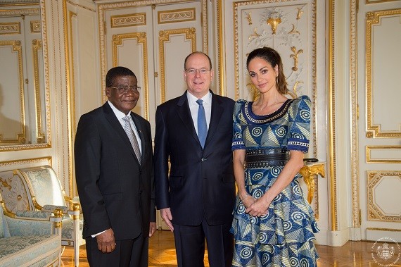 Photo (de gauche à droite) : S.E. M. Tedson Aubrey Kalebe, Ambassadeur des Malawi à Monaco, S.A.S. le Prince Albert II, Mlle Tasha de Vasconcelos, Consul Honoraire des Malawi à Monaco. © Palais Princier