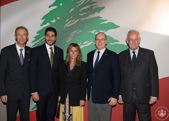 Photo : M. et Mme Moustapha El-Solh, accueillant S.A.S. le Prince Souverain et S.E. M. Michel Roger, Ministre d'Etat. (à gauche, M. Robert Calcagno, Directeur Général du Musée Océanographique). © Stéphane Danna / Réalis Photo