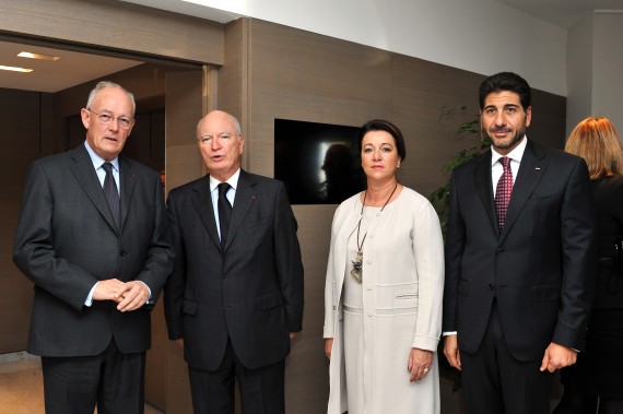 Photo : S.E. M. et Mme Hadelin de la Tour-du-Pin accueillant S.E. M. Michel Roger, Ministre d'Etat en compagnie de M. Moustapha El-Solh, Président de l'A.C.H.M et Consul Honoraire du Liban
