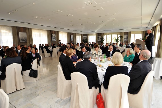 L'Ambassadeur de France à Monaco, S.E. M. Hadelin de la Tour-du-Pin, Doyen du Corps Diplomatique, pendant son allocution devant ses invités.