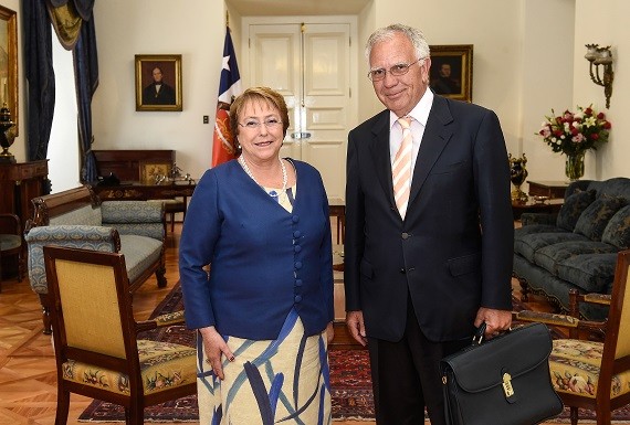 S.E. Mme Bachelet, Présidente du Chili, recevant en audience le Pr Borruto. D.R. Paolo Tricotti