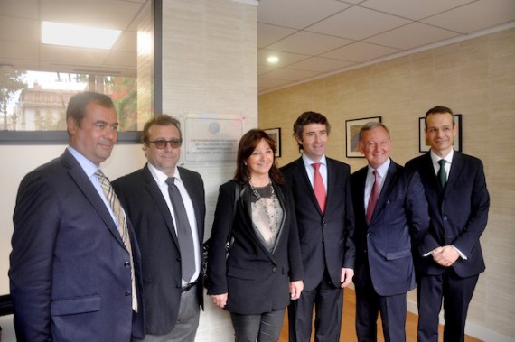 Photo (de la gauche vers la droite ) : M. Lauriano Azinheirinha, Conseiller départemental, Adjoint au maire de Nice délégué à l’éducation, à la restauration scolaire et aux activités périscolaires, M. Joaquim Pires, nouveau Consul Honoraire du Portugal à Nice, Mme Bettina Ragazzoni, Consul Honoraire du Portugal à Monaco, M. José Luis Carneiro, Secrétaire d’Etat aux Communautés Portugaises, M.Rudy Salles, Député, Adjoint au maire de Nice délégué au tourisme et aux relations internationales, M. Pedro Marinho Da Costa, Consul Général du Portugal à Marseille. © D.R.