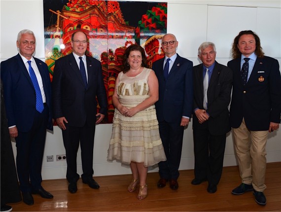 photo (de gauche à droite) : S.E. M. Alexander Orlov, Ambassadeur de Russie accrédité à Monaco, S.A.S le Prince Albert II, Mme Ekaterina Séménikhina, Consul général Honoraire de Russie à Monaco, S.E. M. Serge Telle, Ministre d'Etat, Dr Michel-Yves Mourou, Président du Conseil de la Couronne, M. Vladimir Séménikhin, Consul général Honoraire du Kazakhstan à Monaco. © D.R. 