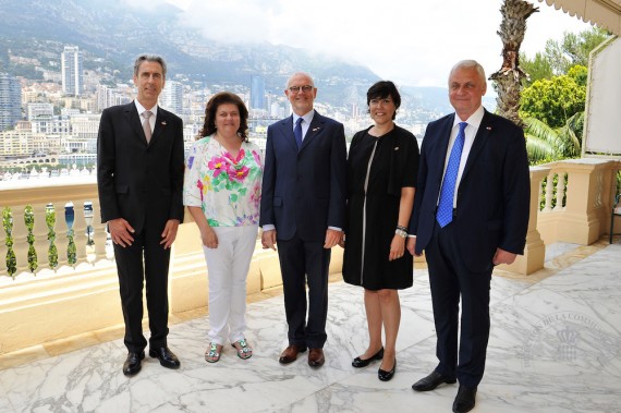 Photo (de gauche à droite ) : M. Gilles Tonelli, Conseiller de Gouvernement-Ministre pour les Relations Extérieures et la Coopération ; Mme Ekaterina Seminikhina, Consul Général Honoraire de la Fédération de Russie à Monaco ; S.E. M. Serge Telle, Ministre d'Etat ; S.E. Mme Mireille Pettiti, Ambassadeur de Monaco auprès de la Fédération de Russie ; S.E. M. Alexandre Orlov, Ambassadeur de la Fédération de Russie à Monaco © Manuel Vitali Centre de Presse