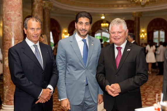 photo : M. Moustapha El-Solh, Président de l'A.C.H.M et Consul Honoraire du Liban à Monaco, entouré à sa droite par M. Jean Kerwat, Consul Honoraire de Croatie à Monaco, et à sa gauche, par M. Andro Vlahusic, Maire de Dubrovnik. © D.R. Consulat Honoraire de Croatie à Monaco