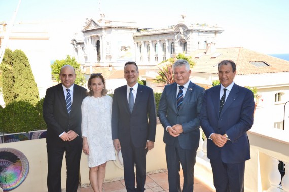 photo (de la gauche vers la droite) : S.E. M. Ivo Goldstein, Ambassadeur de la Croatie accrédité à Monaco et Madame, M. Georges Marsan, Maire de Monaco, M. Andro Vlahusic, Maire-de-Dubrovnik, M. Jean-Kerwat, Consul Honoraire de Croatie à Monaco. © D.R. Mairie de Monaco