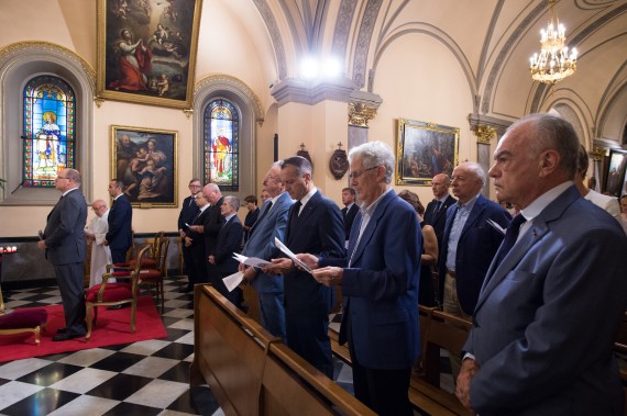 Photo : S.A.S. le Prince Albert II en communion avec les fidèles et devant les Autorités Monégasques. A droite, M. Panayotis Touliatos, Secrétaire Général de l'A.C.H.M et Consul Général Honoraire de Grèce à Monaco, représentant M. Moustapha El-Solh, Président de l'A.C.H.M © Gaétan Luci - Palais Princier 