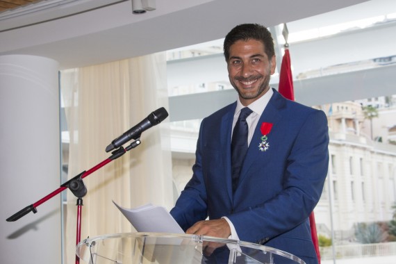 Photo : M. Moustapha Samih El-Solh, Président de l'A.C.H.M et Consul Honoraire du Liban à Monaco, pendant son discours et à l'issue de la cérémonie de la remise de sa croix de Chevalier de la Légion d'Honneur. D.R.