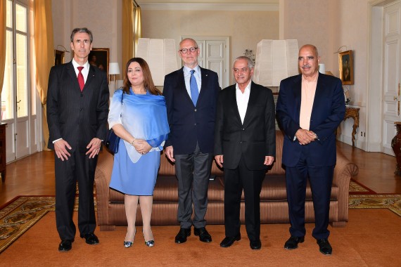 Photo (de gauche à droite) : M. Gilles Tonelli Conseiller de Gouvernement-Ministre des Relations Extérieures et de la Coopération ; Mme Ouided Bouchamaoui, Union Tunisienne de l’Industrie, du Commerce et de l’Artisanat ; S.E. M. Serge Telle, Ministre d'Etat ; M. Hassine Abassi, Secrétaire Général de l’Union Générale Tunisienne du Travail et M. Abdessatar Ben Moussa, Ligue Tunisienne de Défense des Droits de l’Homme. © Charly Gallo/Direction de la Communication