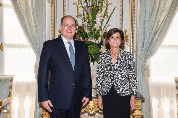 Photo : S.A.S. le Prince Albert et S.E. Mme Marine de Carné de Trécesson, Ambassadeur de France à Monaco. © Eric MATHON / Palais Princier 