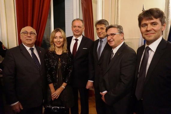 Photo (de gauche droite) : M. Alain Bar, Consul Honoraire de Slovaquie à Lille, Mme Tatiana Parackova, Consul Honoraire de Slovaquie à Monaco S.E. M. Andrej Kiska, Président de la République slovaque, M. Christian Rothacker, Consul Honoraire de Slovaquie à Strasbourg, M. Menyhert Kocsis, Consul Honoraire de Slovaquie à Grenoble, S.E. M. Marek Estok, Ambassadeur de Slovaquie en France. © D.R. Ambassade de Slovaquie