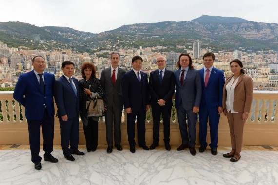 Photo (de gauche à droite) : M.Kayrat Orazbekov, Consul Honoraire de Monaco au Kazakhstan, M. Murat Adilkhanov, Député de Maslikhat de la ville d’Almaty, Mme Marie-Catherine Caruso-Ravera, Directeur des Relations Diplomatiques et Consulaires, M. Gilles Tonelli,Conseiller de Gouvernement-Ministre pour les Relations Extérieures et la Coopération, M. Baouyrzhan Baibek, Maire de la ville d’Almaty, S.E.M. Serge Telle,Ministre d'Etat, Vladimir Semenikhin, Consul Général Honoraire du Kazakhstan à Monaco, M. Igor Mazhinov, Président de la Bank RBK du Kazakhstan, Mlle Altynay Dyussekova, Mairie d’Almaty. © D.R. Direction de la Communication du Gouvernement Princier