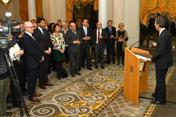 Photo (Vue d'ensemble) : M. Gilles Tonelli, Conseiller de Gouvernement-Ministre des Relations Extérieures et de la Coopération lors de sa présentation des voeux 2017 au Corps Consulaire de Monaco. © Charlie Gallo / Direction de la Communication 